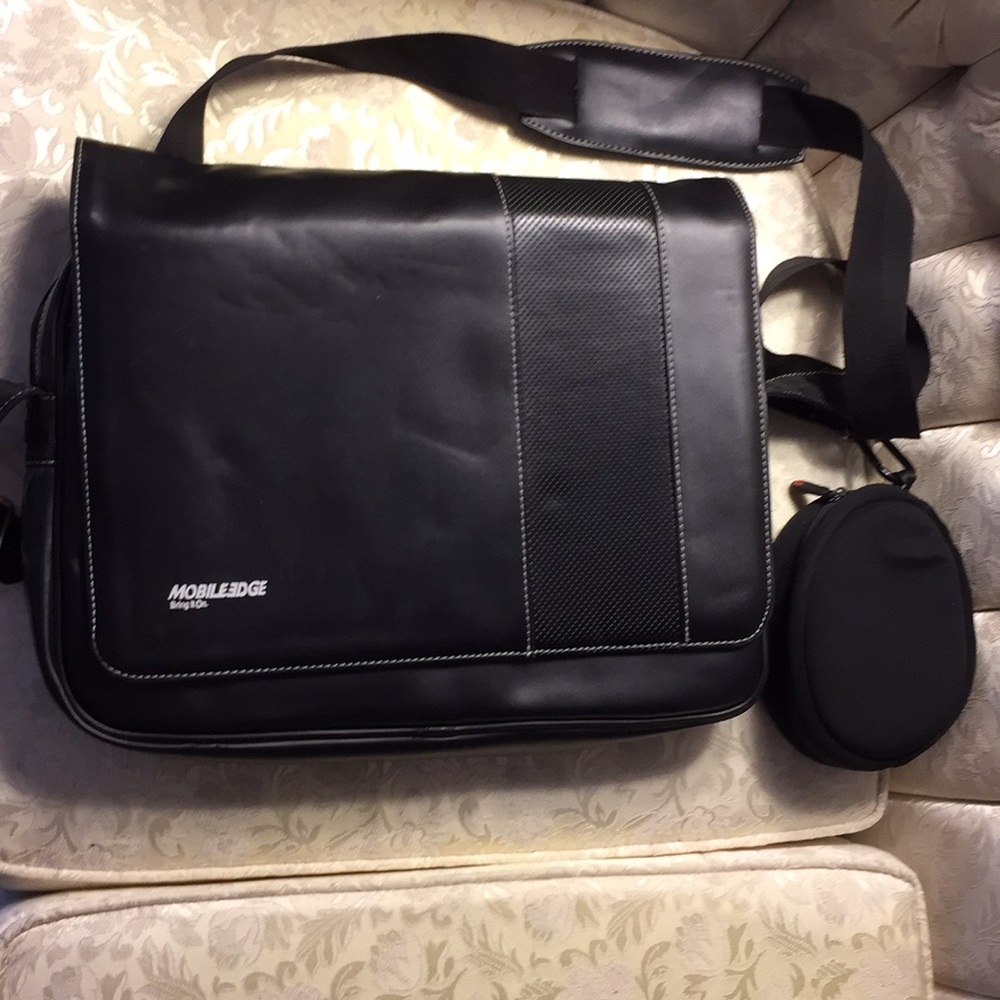 Mobileedge laptop bag with wristlet bag